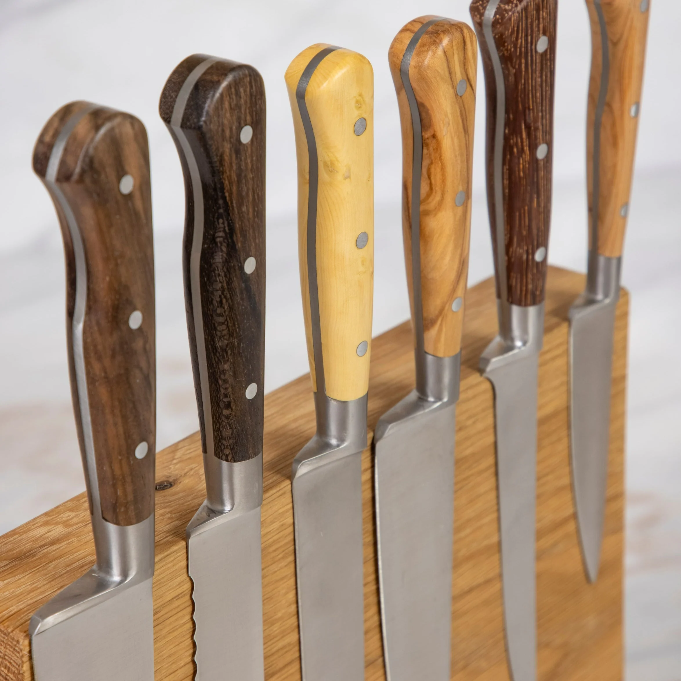 Laguiole en Aubrac Kitchen Knives with Oak Block, Set of 6, Mixed Wood - Image 4