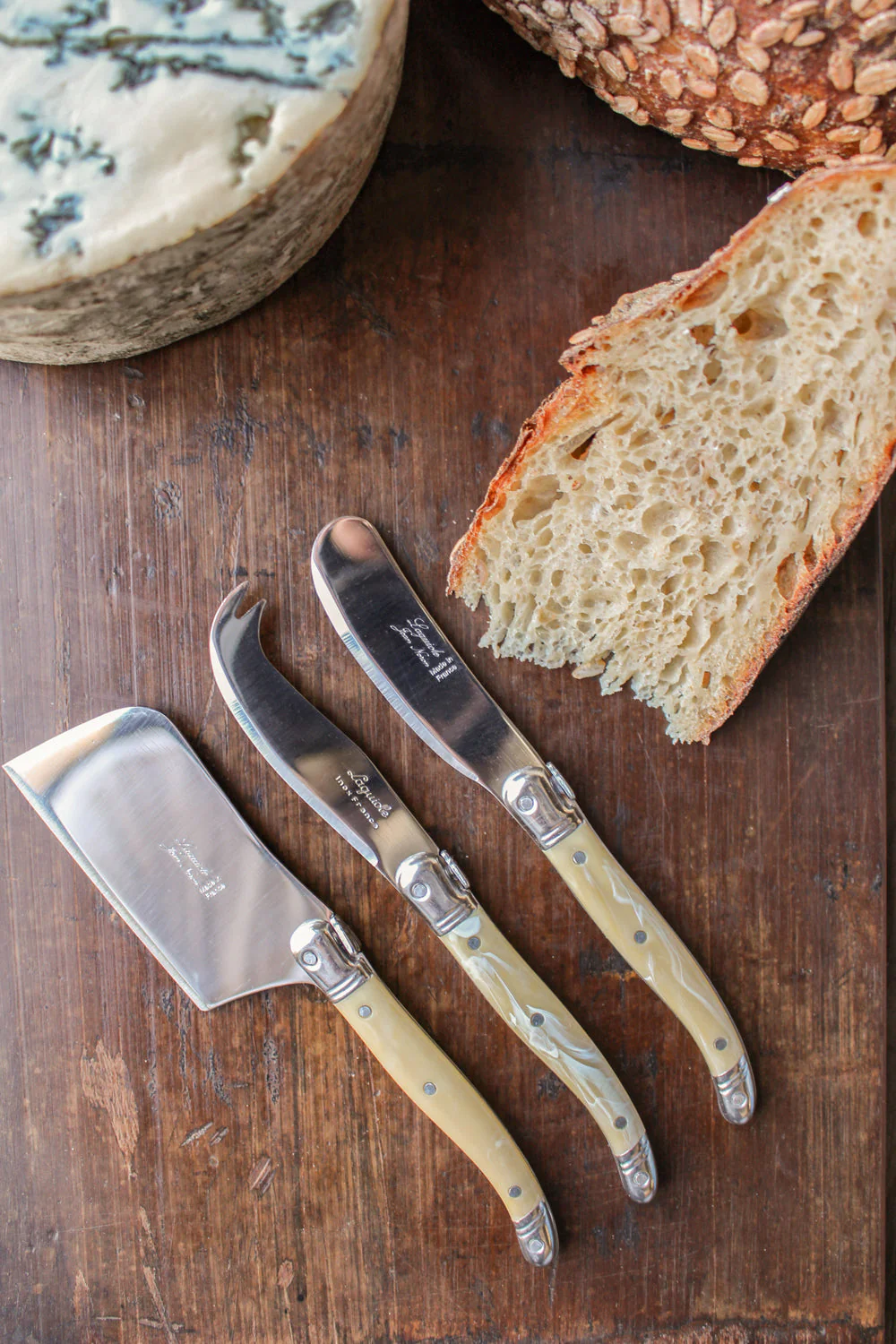 Laguiole 3 Piece Mini Cheese Utensil Set, Pale Horn in Wood Box with Acrylic Lid - Image 6
