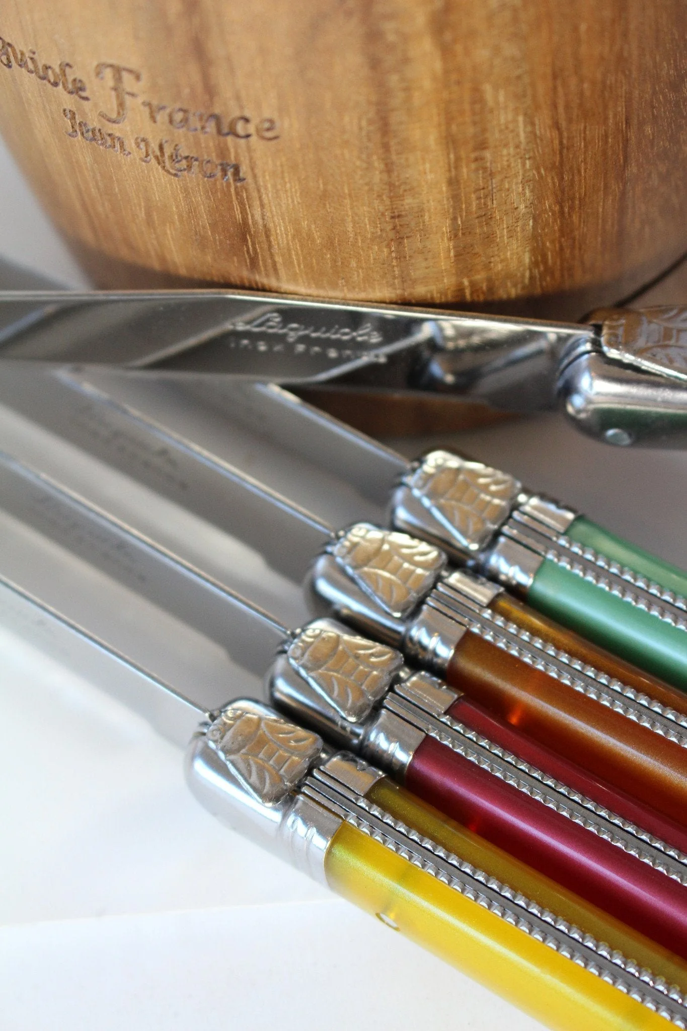 Laguiole 6 Piece Steak Knife Set, Platine Rainbow in Wood Box with Acrylic Lid - Image 4