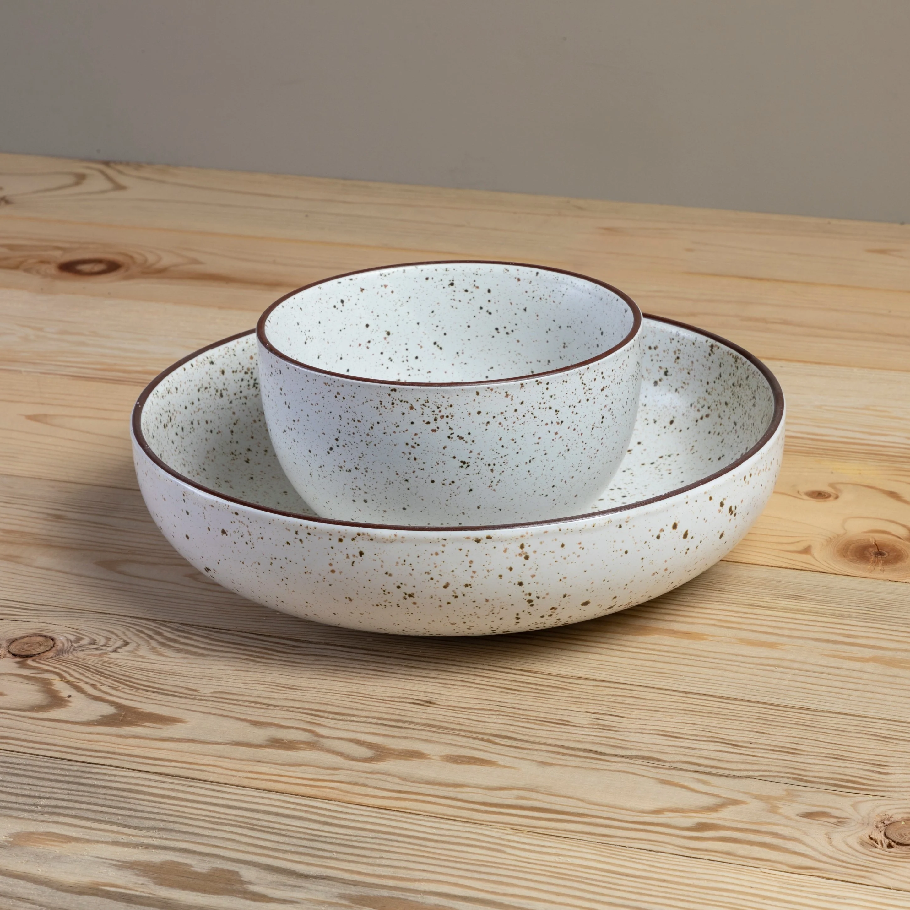 Madden Medium Serving Bowl - Image 6