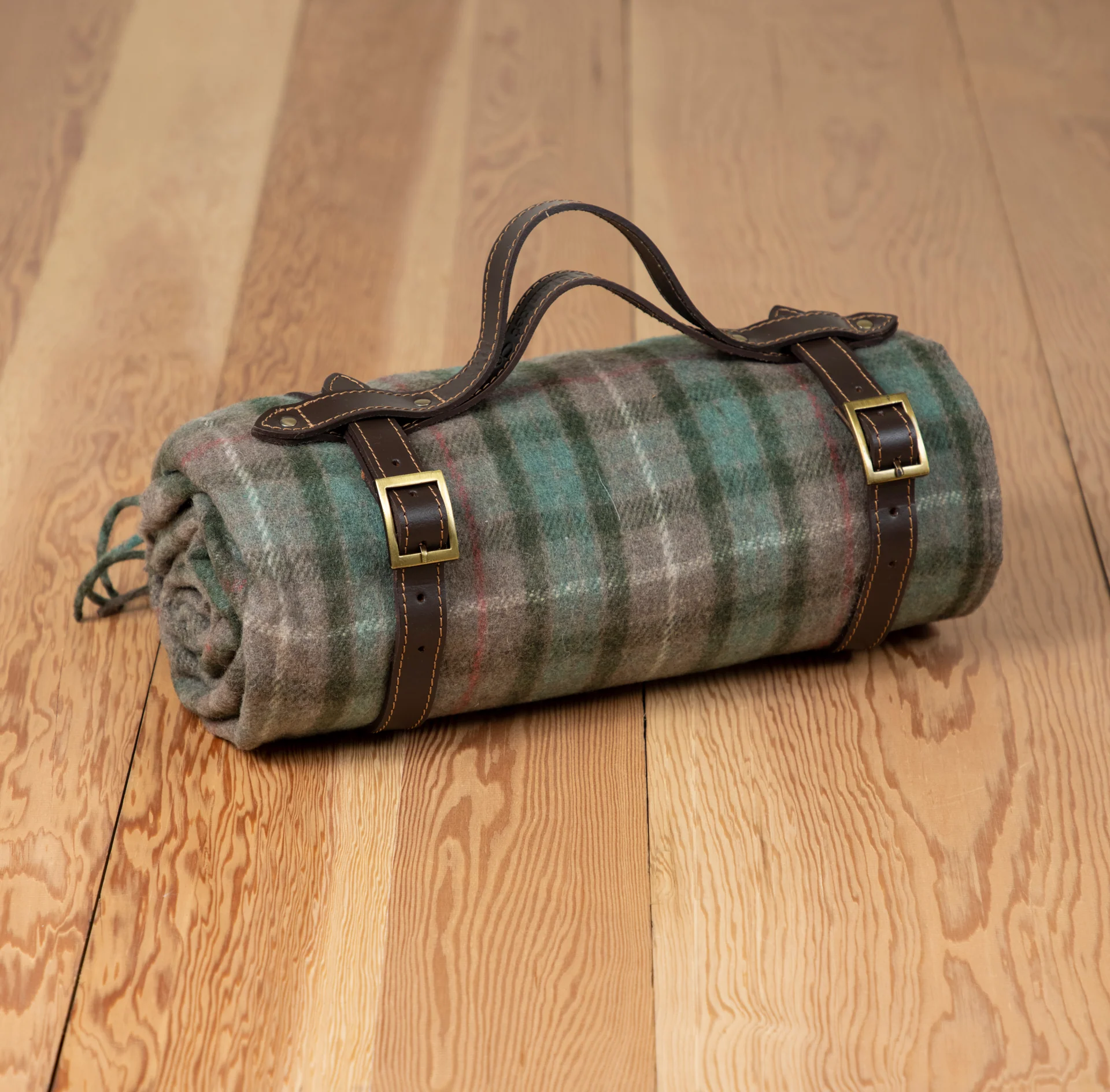 Recycled Wool Waterproof Picnic Blanket in Fraser Hunting Weathered Tartan - Brown Leather - Image 4
