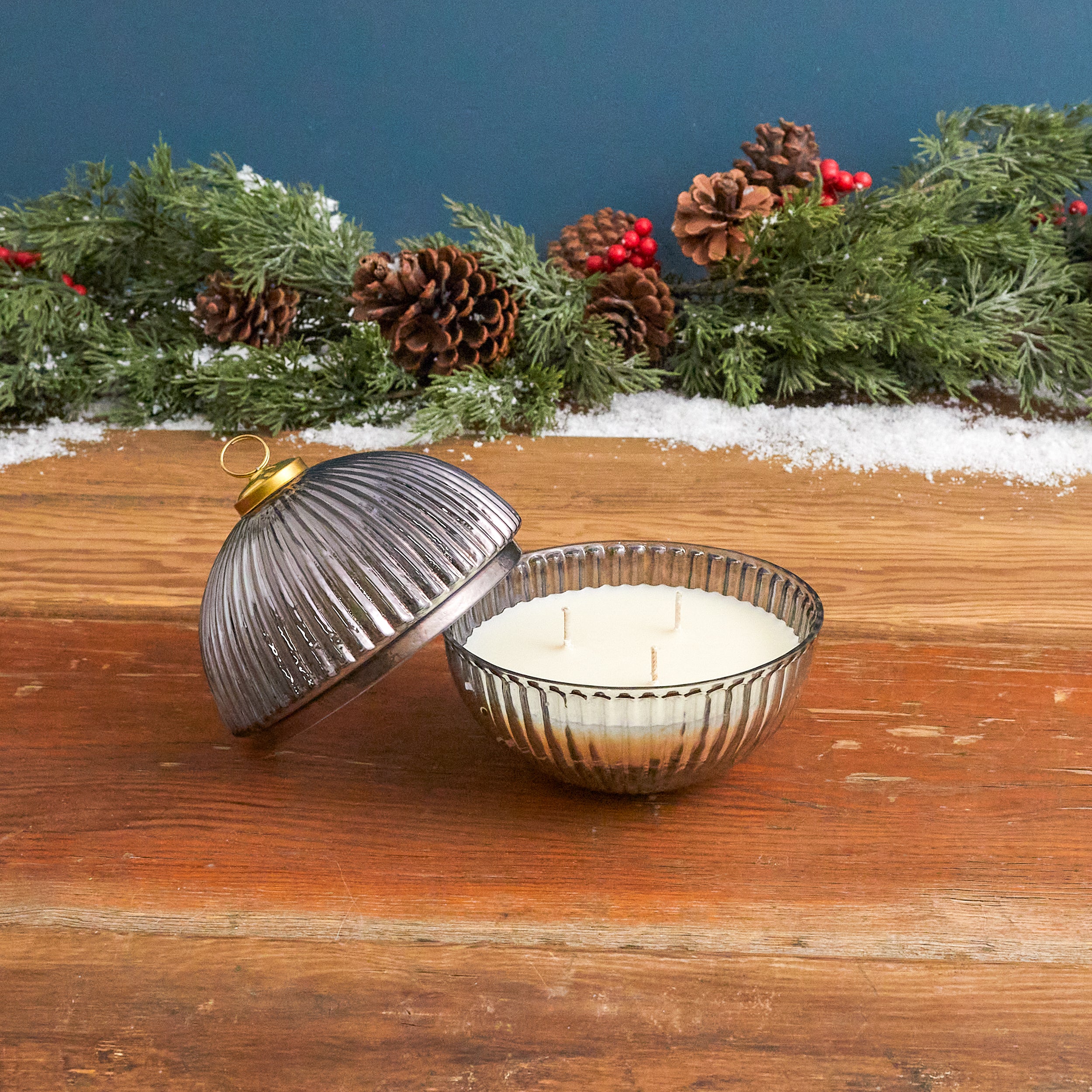 Onyx Luster Ornament Candle, Snowfall - Image 2