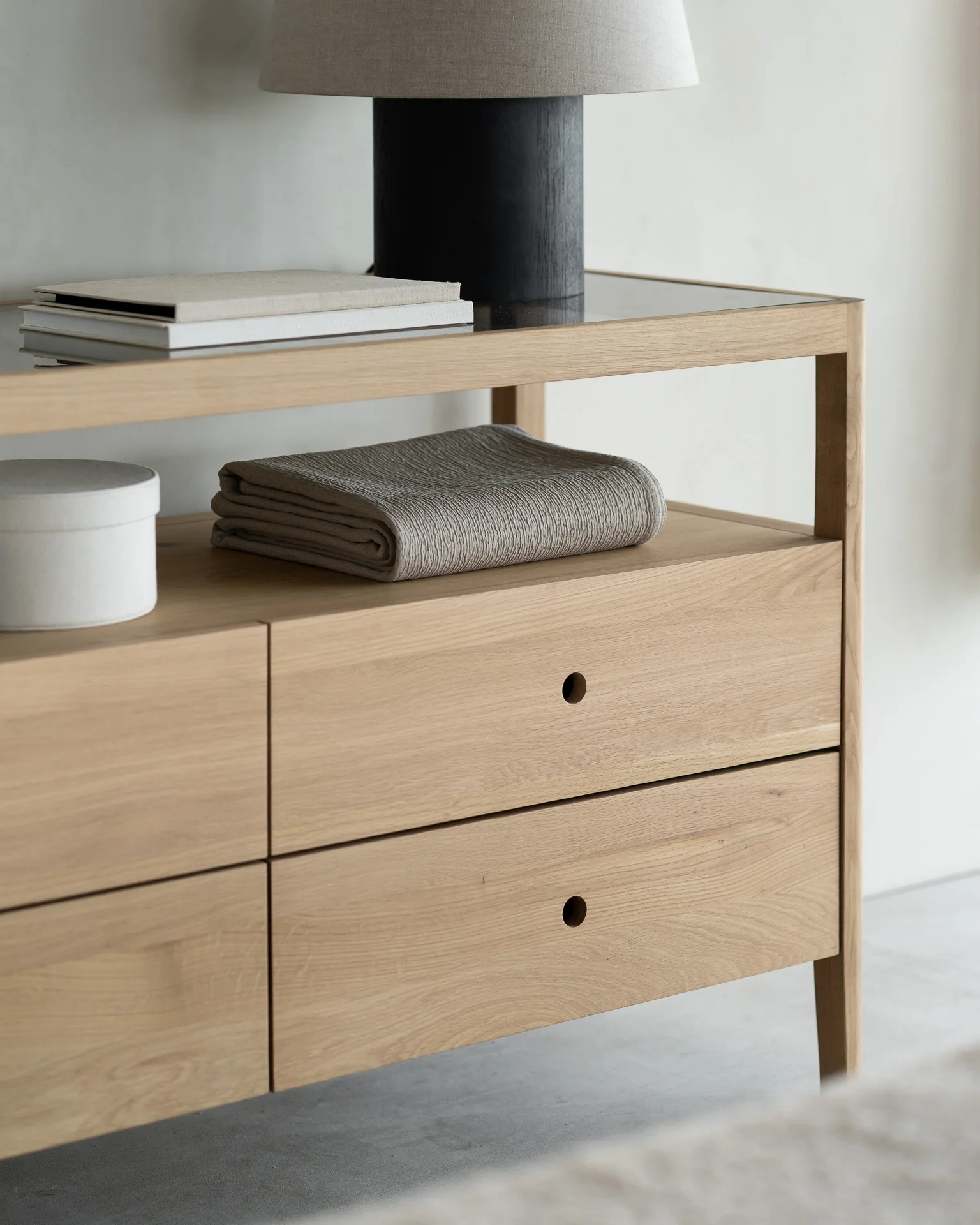Spindle Solid Oak Dresser - Image 4